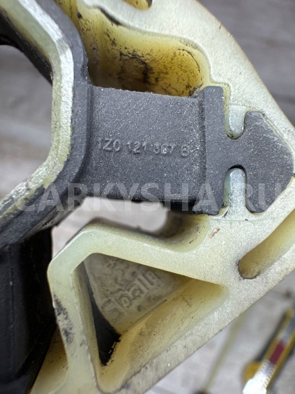 Кронштейн радиатора VAG 1K0121367G Audi 200 оригинальный номер 1z0121367b