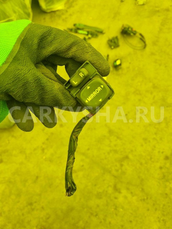 Блок управления зеркалами Toyota Probox оригинальный номер 84870-28020