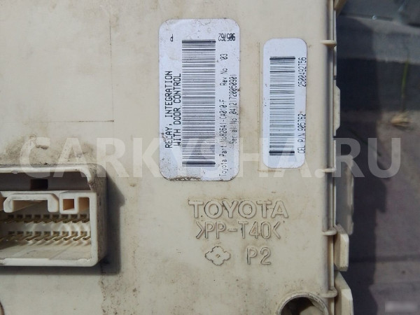 Блок предохранителей салонный Toyota Avensis t250 Toyota Avensis оригинальный номер 82641CA010F