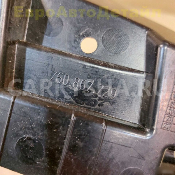 Кронштейн обшивки задней стойки VW Touareg 3 CR7 Volkswagen Touareg 