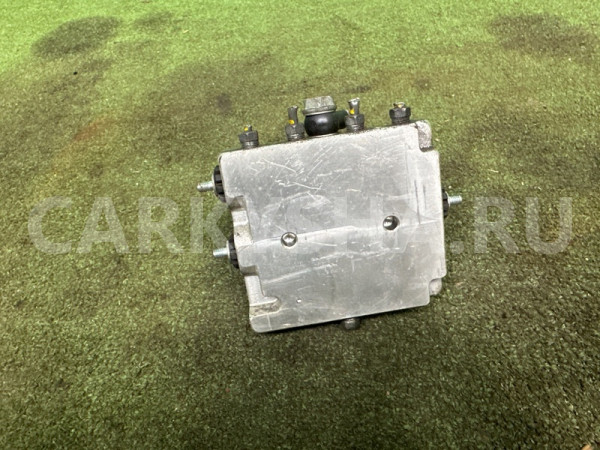 Блок клапанов гидроподвески Toyota Land Cruiser 200 2008-2022 4894060020 Toyota Land Cruiser 