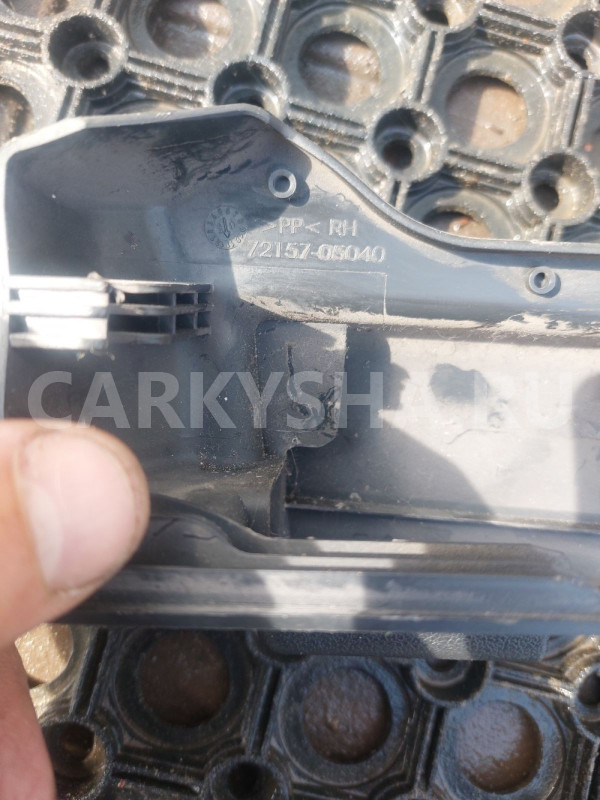 Накладка сиденья правая   Toyota Avensis Т250 Toyota Avensis оригинальный номер 7215705040