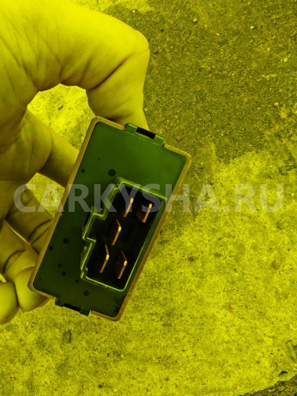 Электронный блок Toyota Land Cruiser оригинальный номер 85940-60070