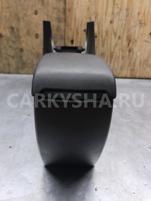 Подлокотник Mazda Axela 