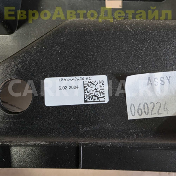 Кронштейн монитора Land Rover Defender 2 (L663) Land Rover Defender оригинальный номер LR132531