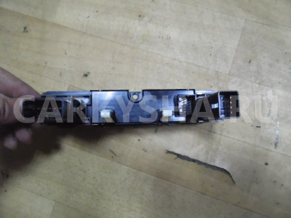 Кнопка аварийной сигнализации Hyundai i20 I (2008—2012) Hyundai i20 оригинальный номер 937501J110UX