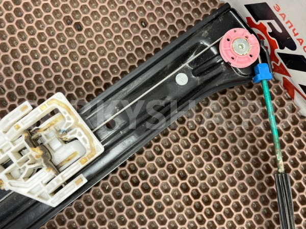 Стеклоподъемник BMW X1 оригинальный номер 51 33 7 281 882, 51 33 7 281 882, 51337281882, 7281882, 67 62 7 406 624, 67627406624, 7406624, 67 62 7 285 856, 67627285856, 7285856