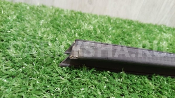 Уплотнитель стекла двери (бархотка внутренняя) Ford Kuga оригинальный номер 5276026