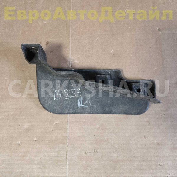 Брызговик задней арки Land Rover Defender 2 L663 Land Rover Defender оригинальный номер LR132505