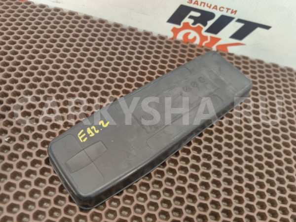 Коврик центральной консоли BMW 3er оригинальный номер 51 16 7 118 064, 51 16 7 118 064, 51167118064, 7118064