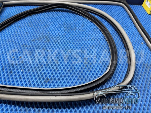 Уплотнитель передней левой правой двери Pajero 4 Mitsubishi i 