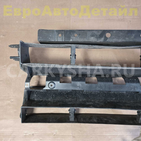 Воздуховод радиатора Land Rover Defender 2 (L663) Land Rover Defender оригинальный номер LR130024