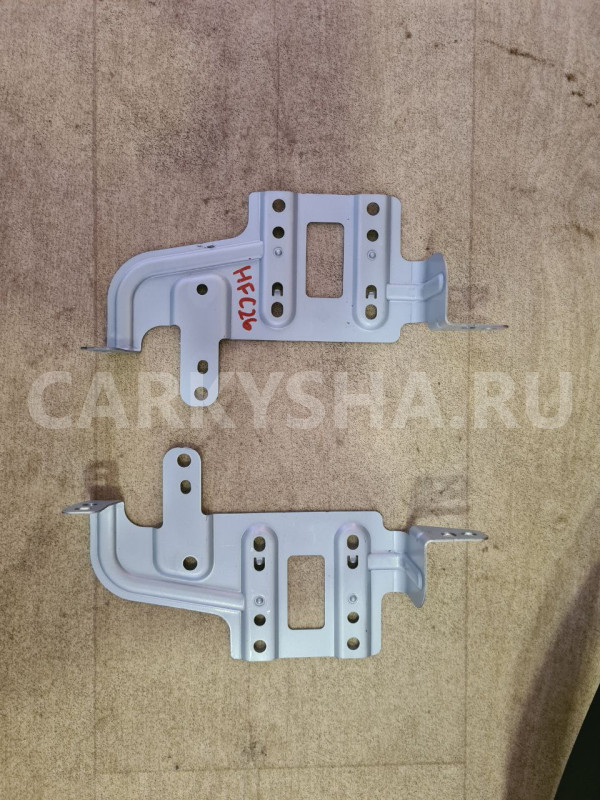 Крепление магнитофона Nissan Serena 