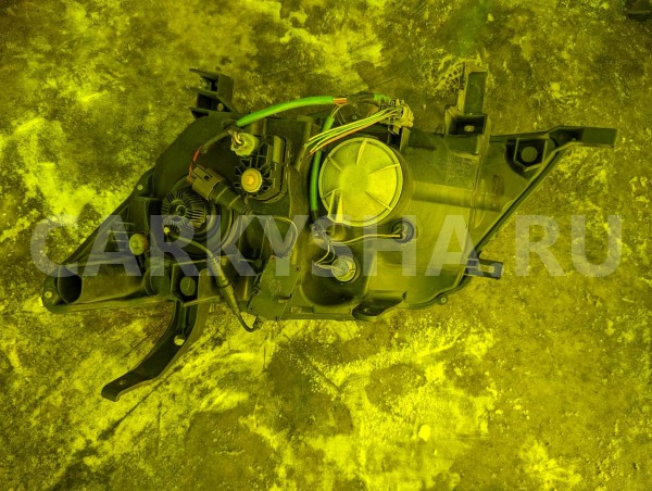 Фара Nissan Serena 