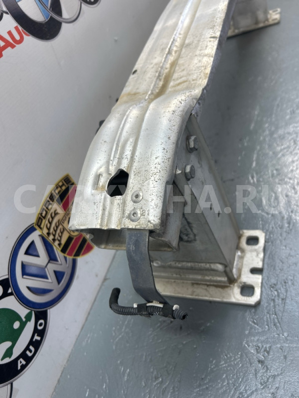 Усилитель бампера передний Audi A4 2009 Audi A4