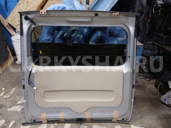 Дверь багажника Toyota Sienta 