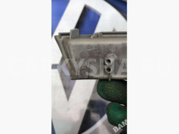 Повторитель передний правый Volkswagen Passat B6 (2005—2010) Volkswagen Passat оригинальный номер 1K0949102