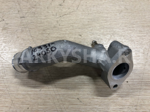 Патрубок водяной выпускной Toyota Camry VIII (XV70) Рестайлинг – седан оригинальный номер 16331-24030