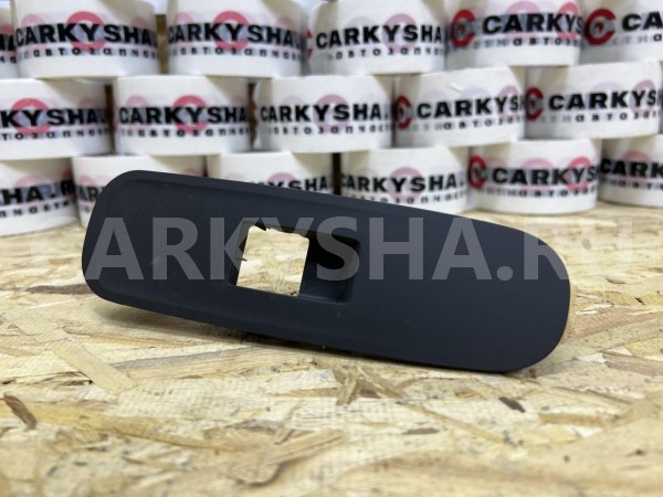 Накладка под кнопку Infiniti QX60 II оригинальный номер 82960-6SA0A