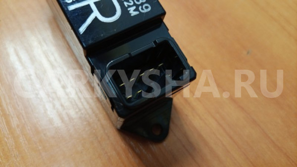 Кнопка стеклоподъемника задняя правая Mitsubishi Mitsubishi i оригинальный номер MR502239