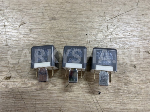 Реле Lexus GX II Рестайлинг 2 оригинальный номер 90987-02025