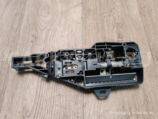 Кронштейн ручки двери Lada X-Ray 2017 806068462R 21179, правый ВАЗ (Lada) XRAY 