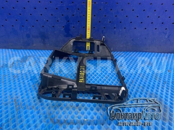 Рамка магнитолы Mitsubishi Pajero 3 Mitsubishi i оригинальный номер MR645434