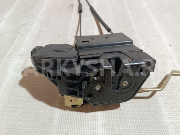 Замок двери передней правой Hyundai Coupe 