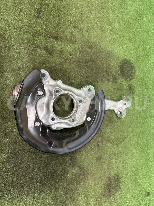 Кулак Toyota Crown 2017-2022 4320139015 S220, передний правый Toyota Crown 