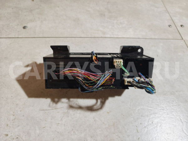 Блок управления климатической установкой Nissan Bluebird оригинальный номер 275100E000