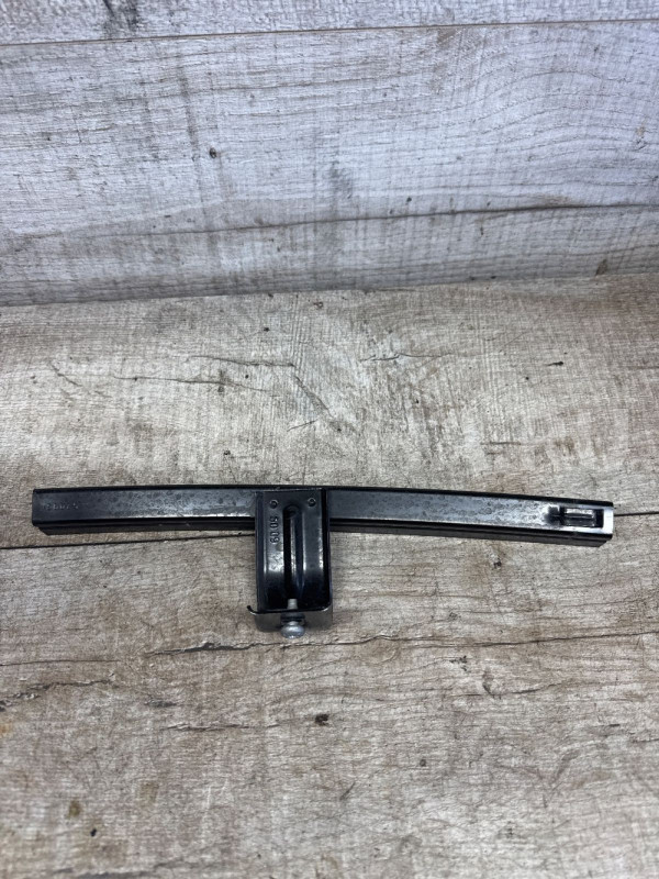 направляющая стекла двери Land Rover Freelander 2 Land Rover Freelander оригинальный номер LR010317