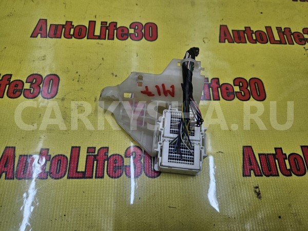 Блок реле Toyota Auris 