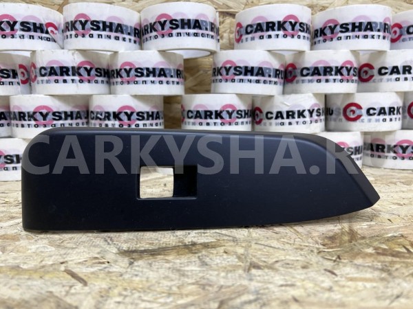 Накладка стеклоподъемника правая Toyota Highlander III (U50) оригинальный номер 74231-0E060