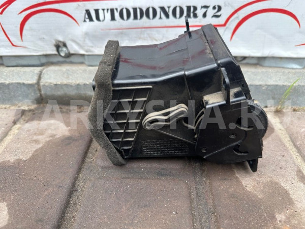 Дефлектор воздушный центральный левый Hyundai Getz Hyundai Getz оригинальный номер 974101C100