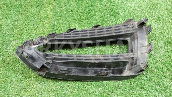 Накладка противотуманной фары передняя левая Hyundai Solaris 