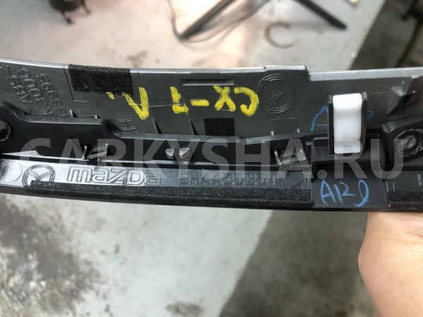 Накладка торпедо центральная левая Мазда сх-7 Mazda 2 оригинальный номер EH4455254