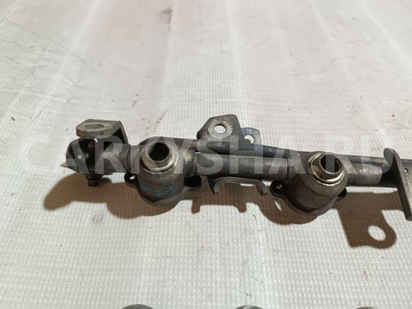 Рейка топливная (рампа) Nissan Primera оригинальный номер 1752053J00