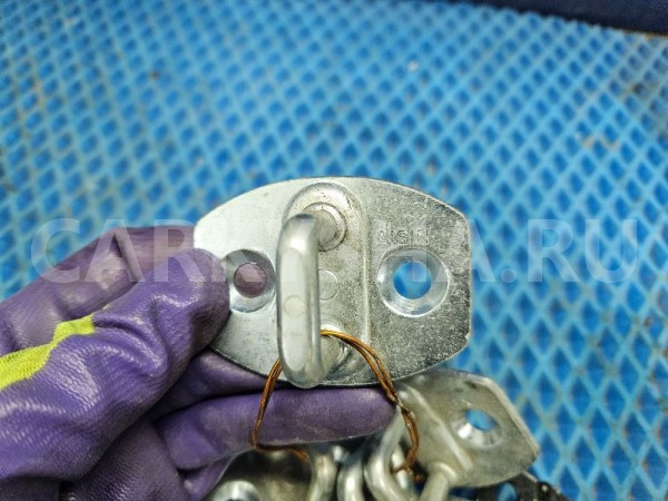 Петля замка двери комплект Toyota Avensis T250 Toyota Avensis оригинальный номер 69410-33010