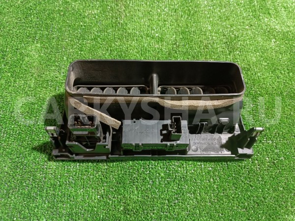 Дефлектор воздушный центральный Toyota Windom 