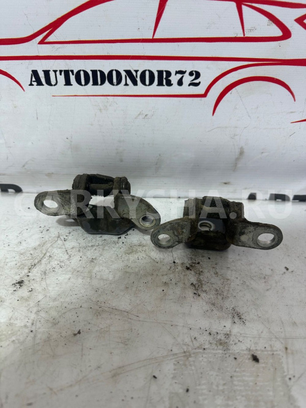 Петли задней левой двери Toyota Yaris 2005-2011 Toyota Avensis оригинальный номер 6876005020