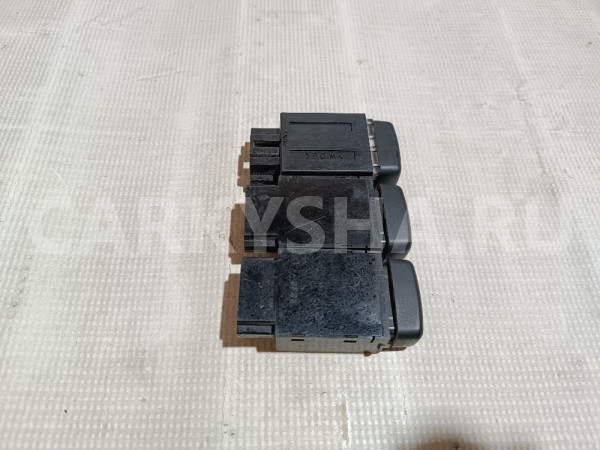 Кнопка противотуманки Mitsubishi Lancer оригинальный номер MR190952