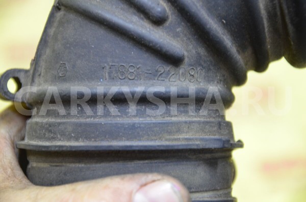 Патрубок воздушного фильтра Toyota Allex оригинальный номер 1788122080