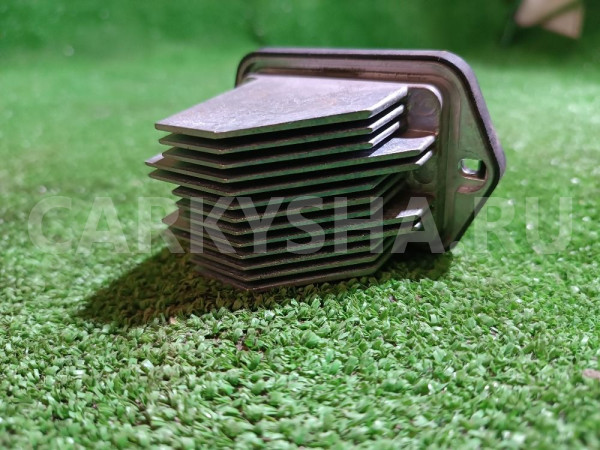 Резистор отопителя Mazda 6 оригинальный номер GJ6E61B15