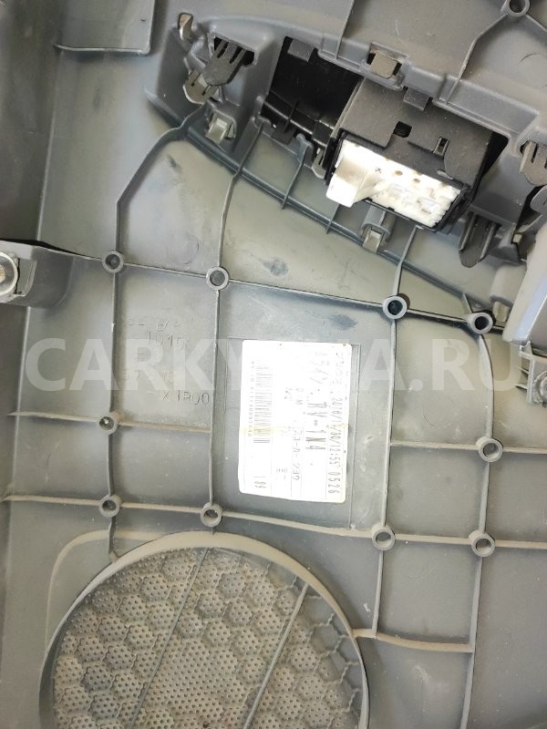 Обшивка боковой двери Toyota Prius 