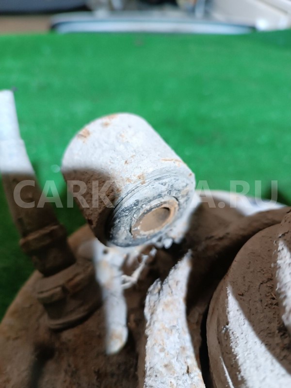 Кулак поворотный задний правый Suzuki Cultus 