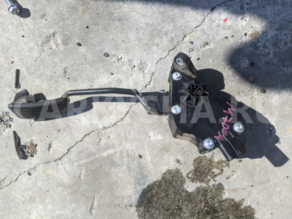 Педаль газа Toyota Passo оригинальный номер 78110B1040