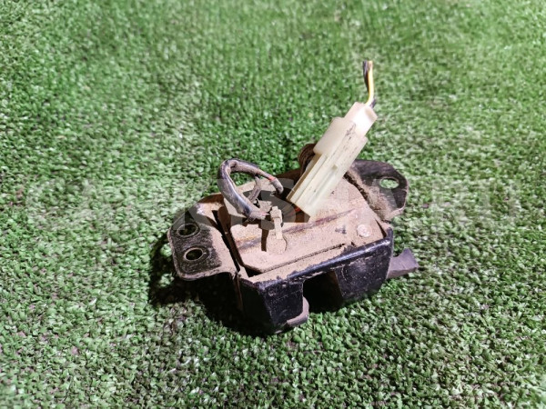 Замок багажника Geely MK Cross оригинальный номер 1018008256