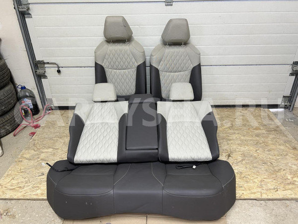 Сиденья комплект (кожа) Toyota Corolla XII (E210) – седан 