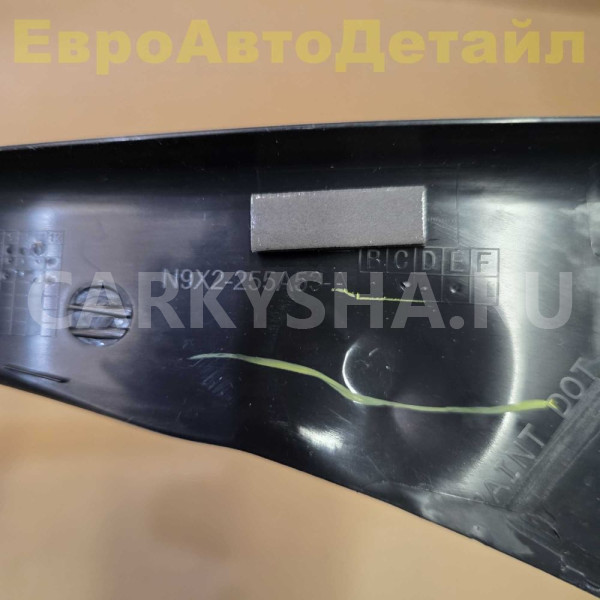 Накладка задней двери Range Rover Sport 3 (L461) Land Rover Range Rover оригинальный номер 526123478