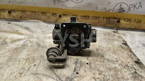 Дроссельная заслонка Volkswagen Passat B4 2E Volkswagen Passat оригинальный номер 037133061AD